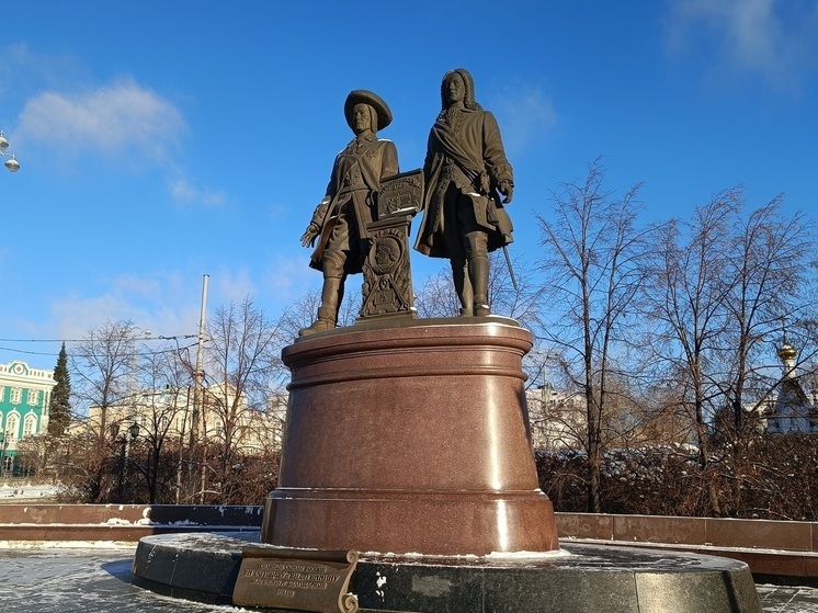 Суд разрешил фотографировать памятник Татищеву и де Геннину в коммерческих целях