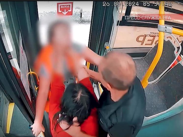В Брянске пассажирка жестоко избила водителя троллейбуса