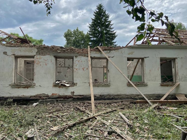 В результате атаки БПЛА в курской деревне Стропицы повреждено старое здание школы