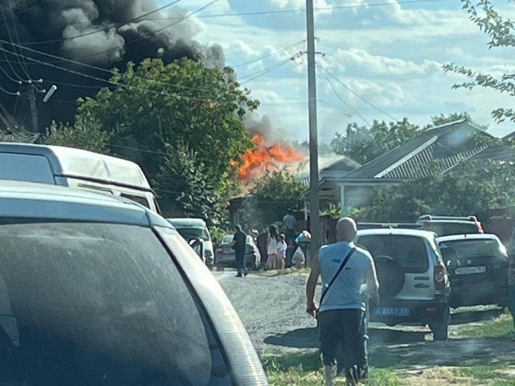 В Ростовской области взорвался, а затем загорелся дом