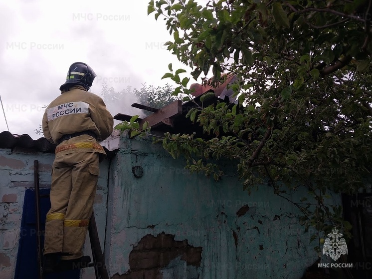 Под Орлом произошел пожар в хозпостройке