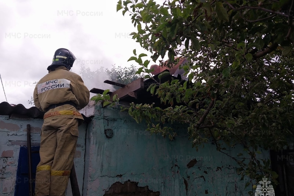 Под Орлом произошел пожар в хозпостройке - МК Орел