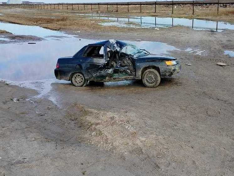 ВАЗ вломился в фонарный столб в Ныде: водитель в больнице