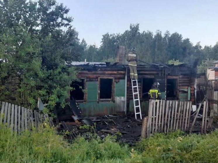 Ночью при пожаре в Убинском районе погибли четыре человека, в том числе двое детей