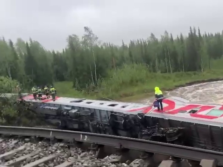 РЖД: пассажиры сошедшего с рельсов поезда отправлены в пункты назначения