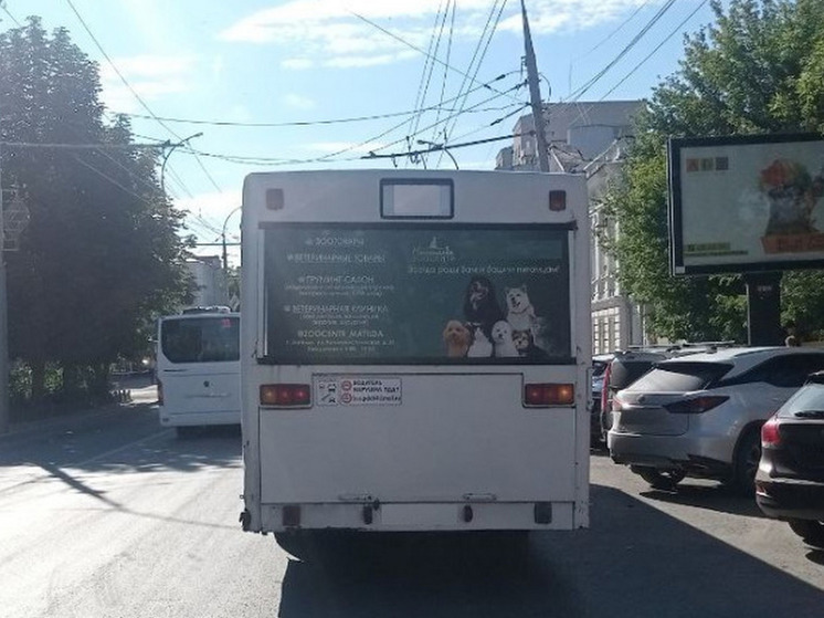 В Саратове велосипедист врезался в дорогую иномарку