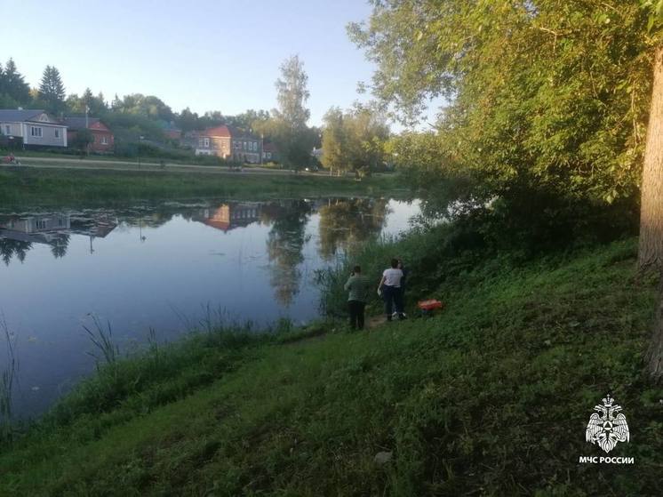 На набережной в Тверской области утонул человек