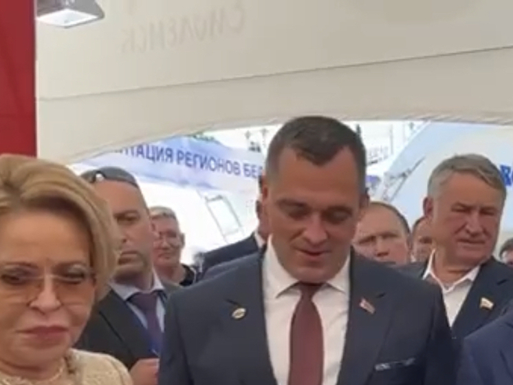 Смоленский стенд принял гостей - глав верхних палат парламентов Валентину Матвиенко и Наталью Кочанову