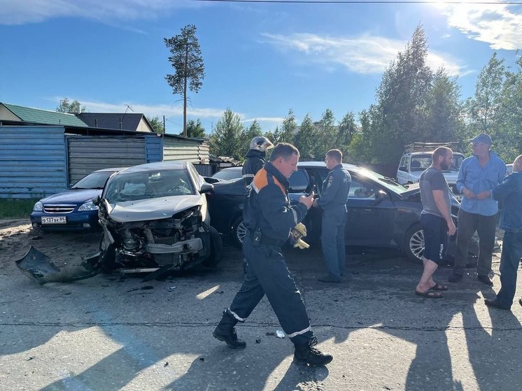 Водитель авто устроил аварию в Ноябрьске и расхлестал сразу 9 машин