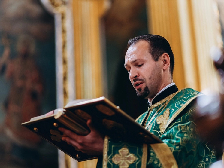 Митрополит Смоленский и Дорогобужский Исидор совершил Божественную литургию в Свято-Успенском кафедральном соборе Смоленска