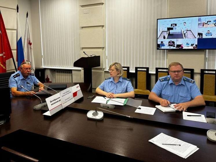 Мурманчанин пожаловался транспортному прокурору на состояние лестниц