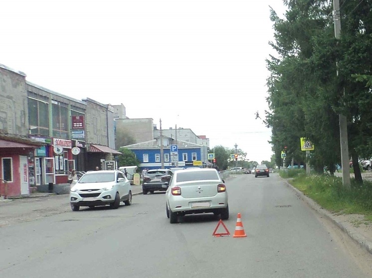 Школьница попала под колеса иномарки в Архангельске