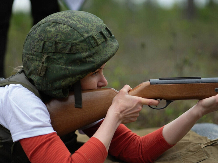 В Губкинском для тренировок юных патриотов оборудовали военизированную полосу препятствий