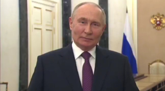 Владимир Путин поздравил выпускников школ на видео