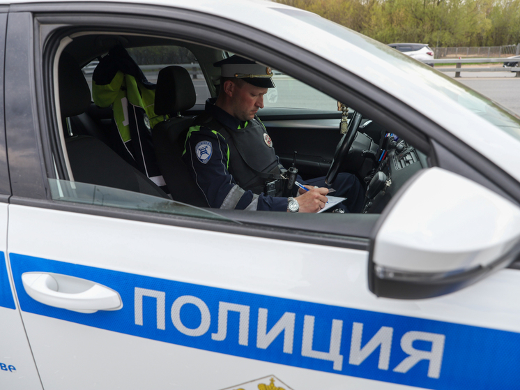 В Подмосковье служебная машина упала на гаишника в ходе показательных выступлений