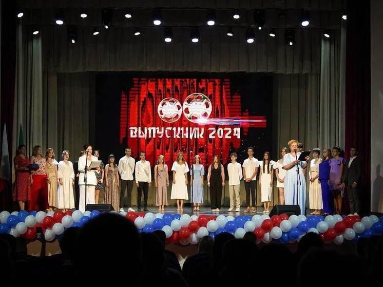 В Запорожской области получают аттестаты о среднем образовании 2416 выпускников