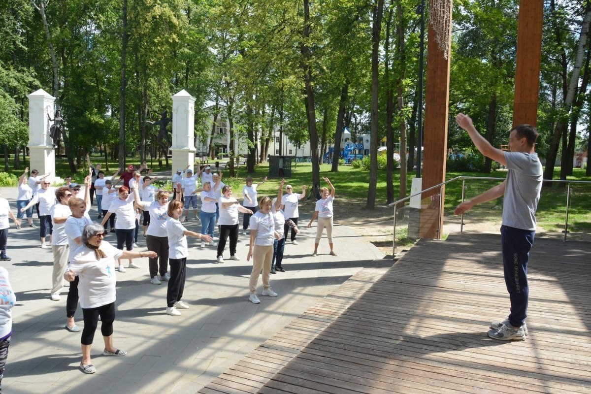 В Серпухове чемпион мира по боксу провел «Зарядку долголетов» - МК Серпухов