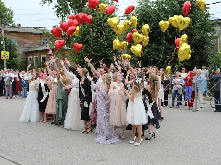 В Рязанской области более 400 учеников окончили школу с золотой медалью
