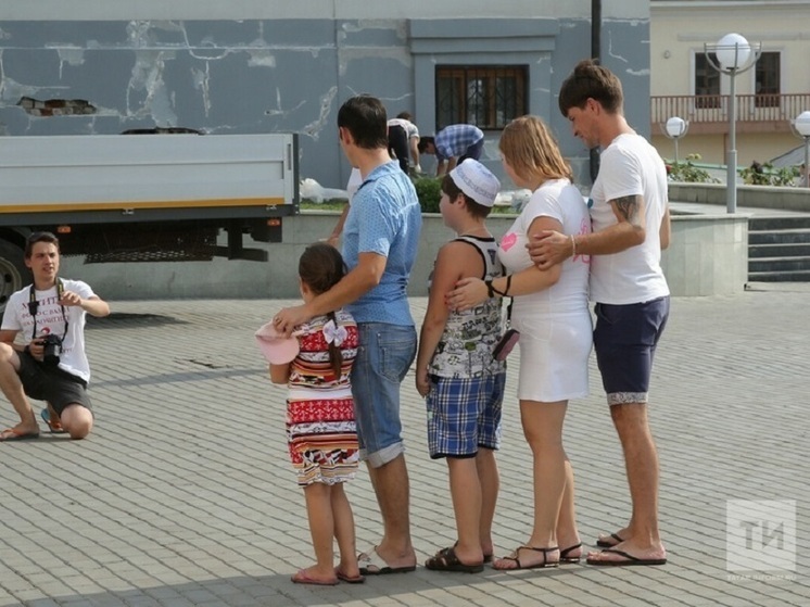 На рекламных щитах столицы РТ разместят фотографии семей из Казани