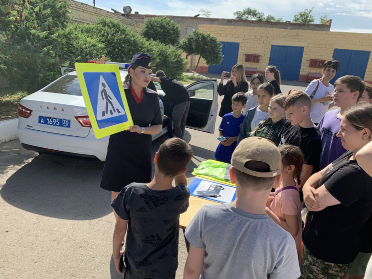 Юные астраханцы познакомились с профессией полицейского