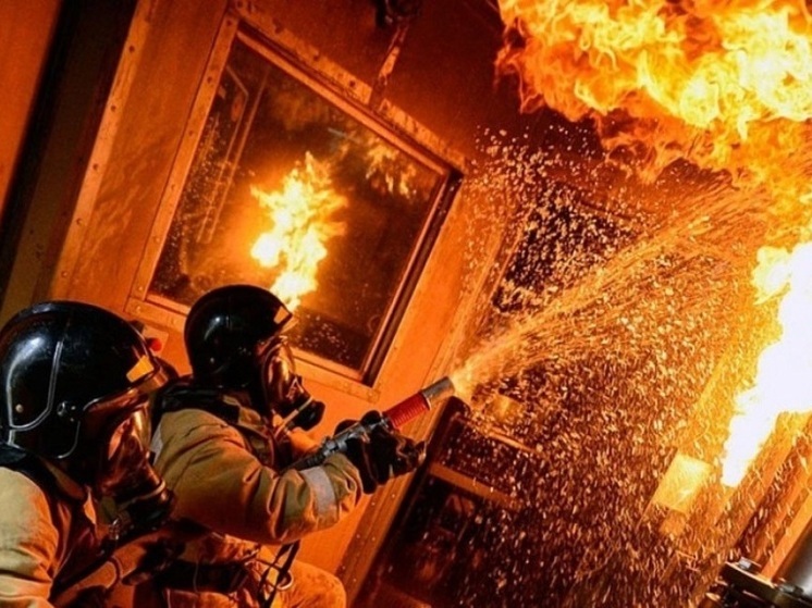 Не менее пяти человек погибли в Балашихе при пожаре в общежитии