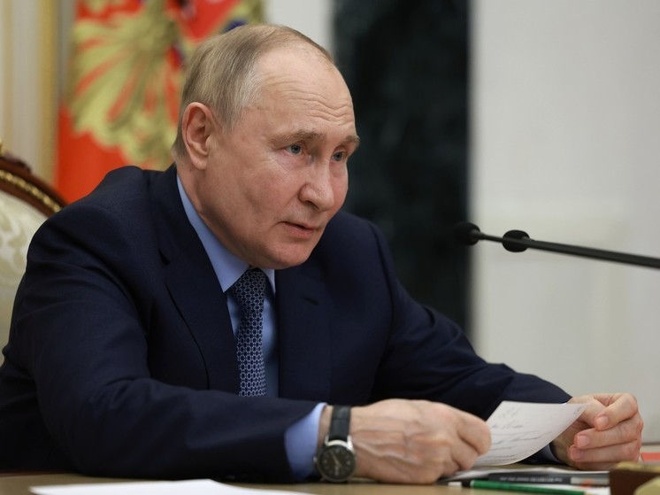 Путин: Россия должна начать производство ракет средней и меньшей дальности