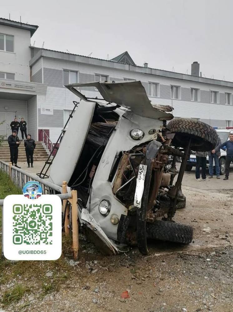 В Охе 20-летний парень украл автомобиль у отца и столкнулся с автобусом