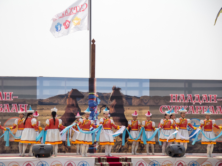 В Улан-Удэ начался юбилейный спортивно-культурный праздник «Наадан Сурхарбаан»