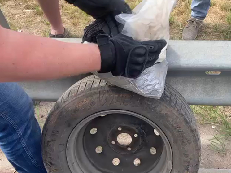 В Новгородской области задержали наркокурьера с крупной партией наркотиков