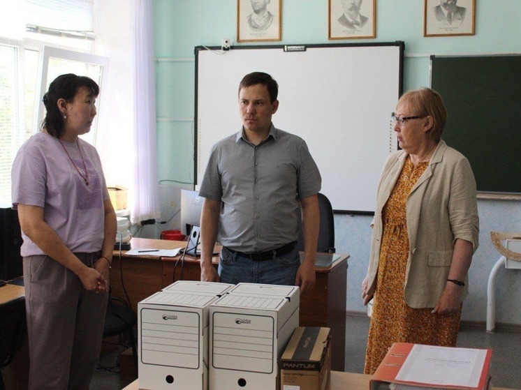 Калмыкию посетил представитель Института развития профобразования