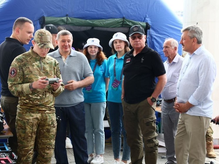 Губернатор Бочаров посетил патриотические площадки фестиваля #ТриЧетыре