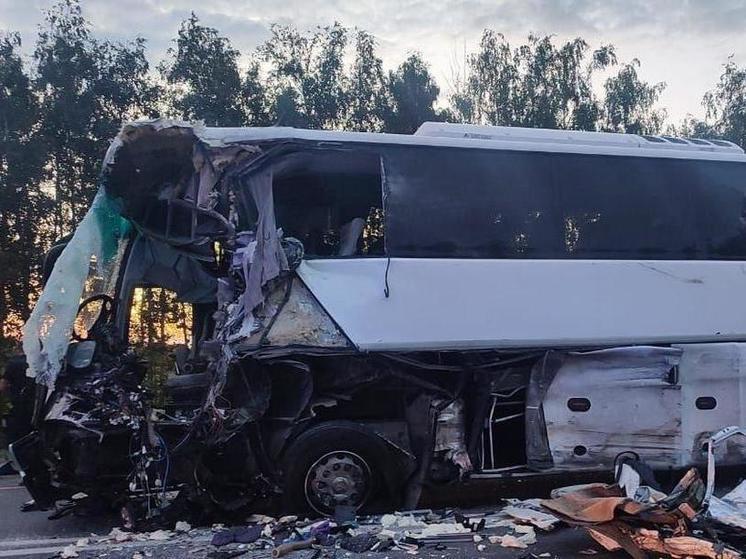 Водитель следовавшего через Волгоград автобуса погиб в жутком ДТП