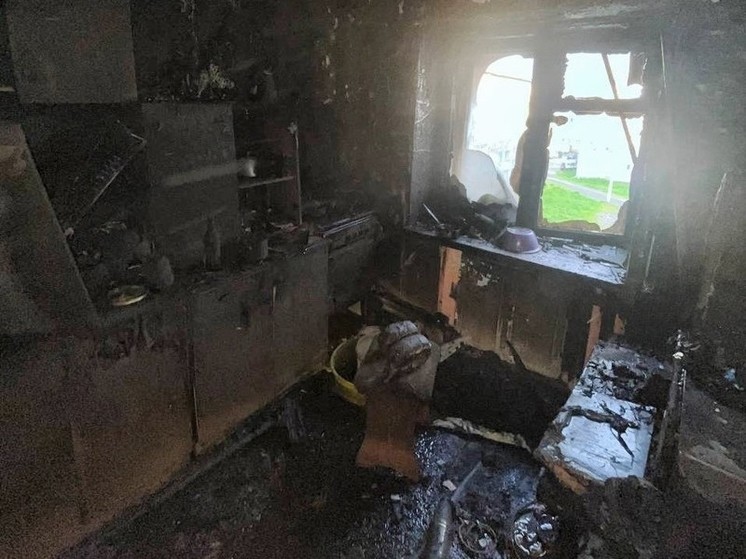 В Кировске на пожаре в пятиэтажке погиб человек