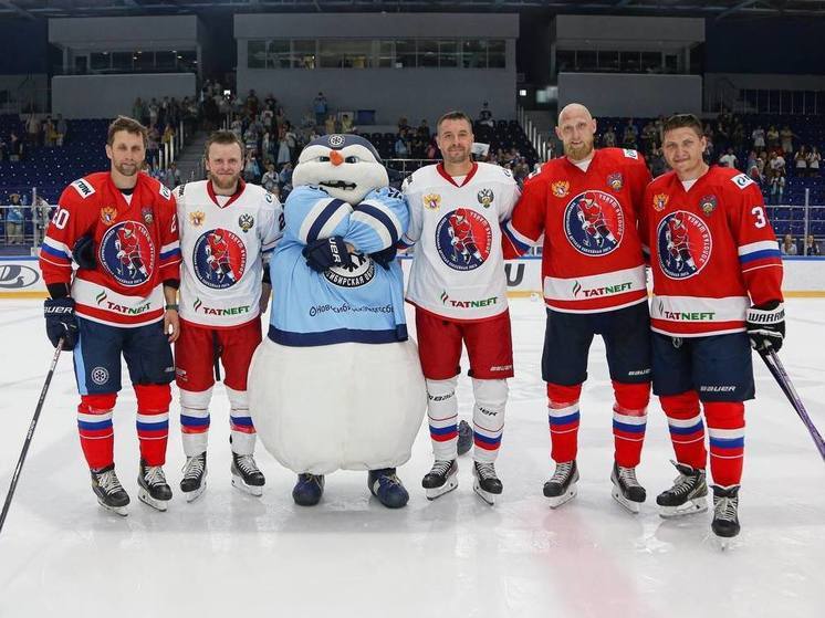 В Новосибирске ветераны хоккея провели товарищеский матч «Золотая шайба»