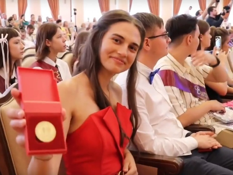 Губернатор поздравил белгородских выпускников с окончанием школы