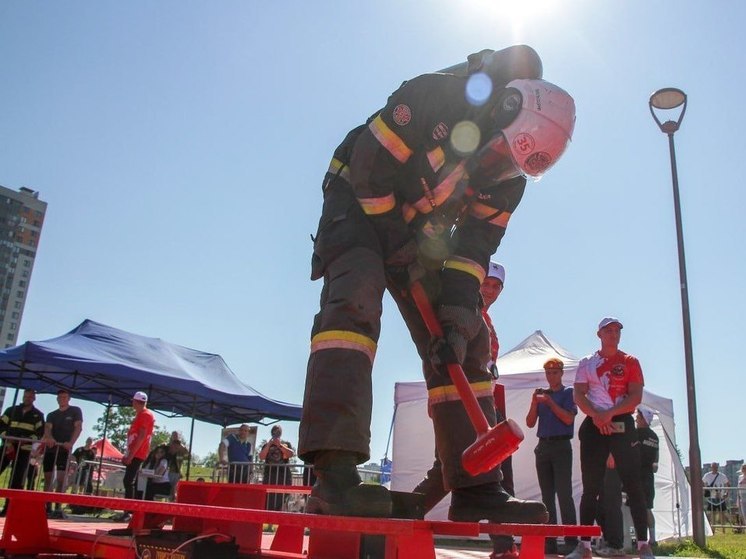 Петербургские спасатели победили на соревнованиях «Сильнейший пожарный»