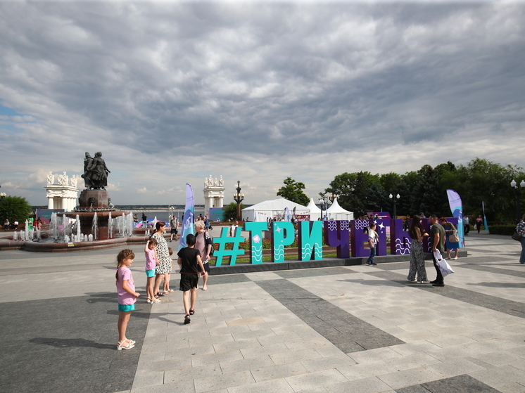 На фестивале #ТриЧетыре в Волгограде семейная пара выиграла сертификат на путешествие