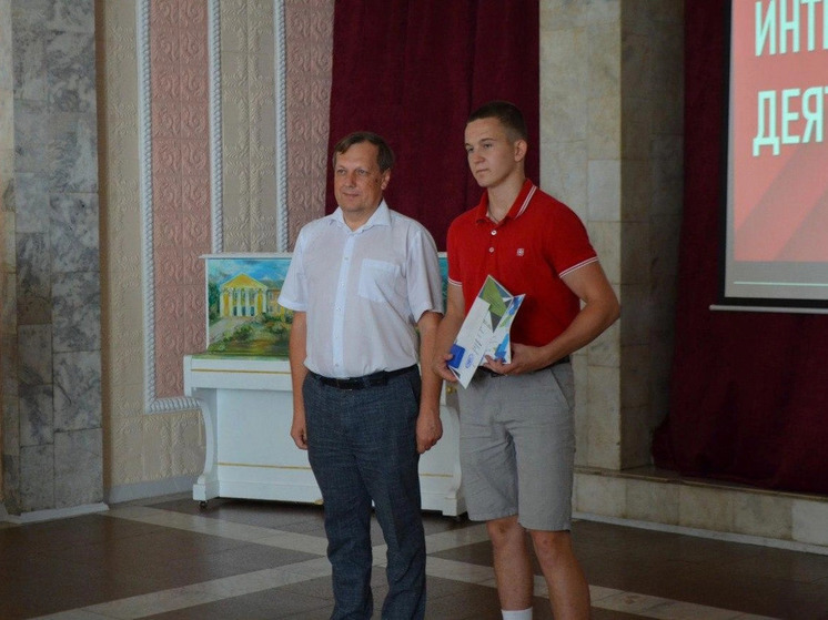 Во Дворце Культуры состоялось чествование Ярцевской молодежи