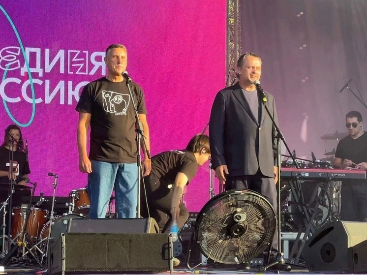 Мэр и губернатор совместно поздравили молодежь с праздником