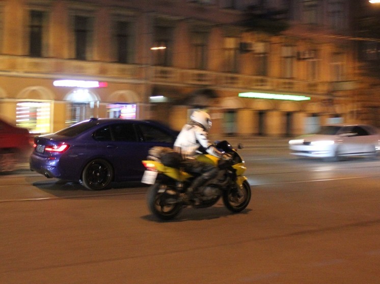 В Мурманске на Кольском проспекте два мотоциклиста не поделили дорогу