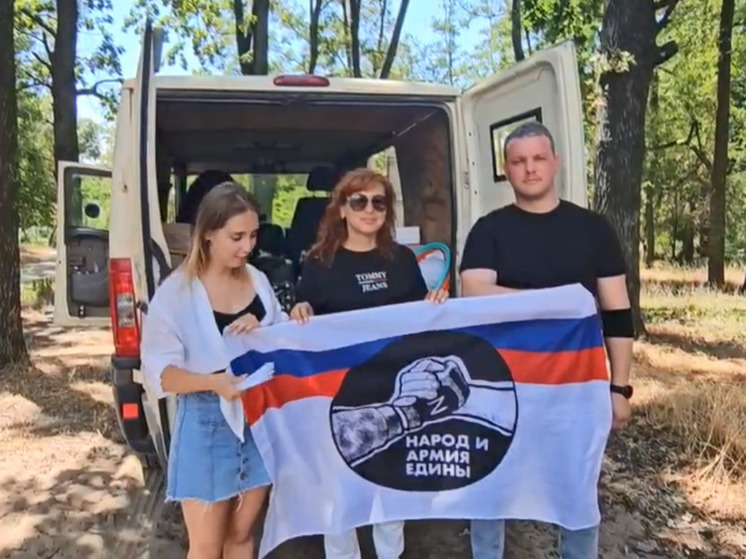Ставропольские волонтеры привезли подарки новокаховским детям