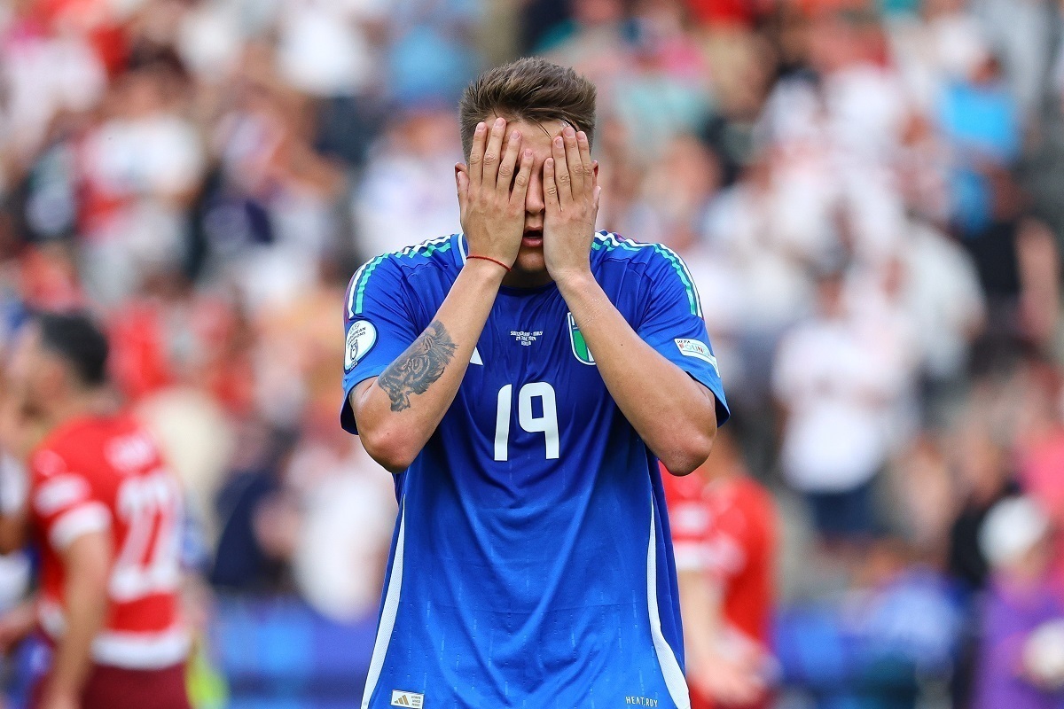 Сборная Италии сложила полномочия чемпиона Европы по футболу.