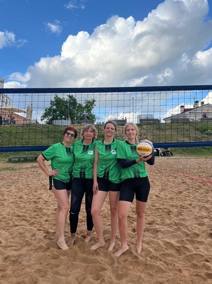 Команды "Акрона" победили в пляжном волейболе на спартакиаде в Великом Новгороде