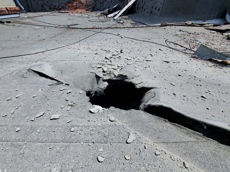Украинский снаряд пробил крышу в многоэтажке Ясиноватой