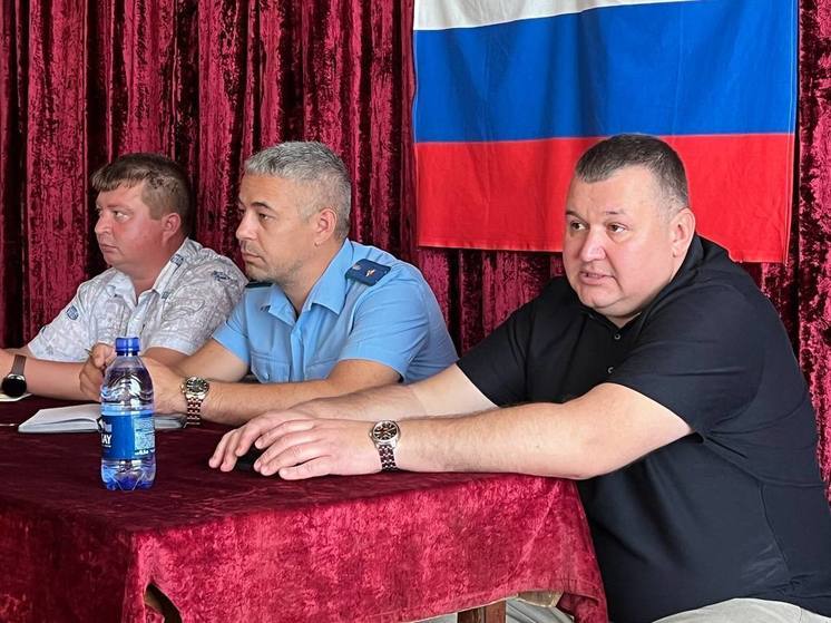 Глава и прокурор Мелитопольского округа встретились с жителями села Высокое