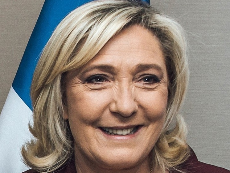 Партия Марин Ле Пен победила в первом туре выборов во Франции
