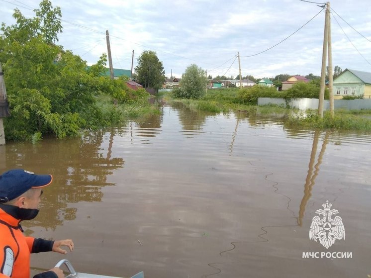 В Башкирии с подтопленных дворов эвакуировали нескольких человек