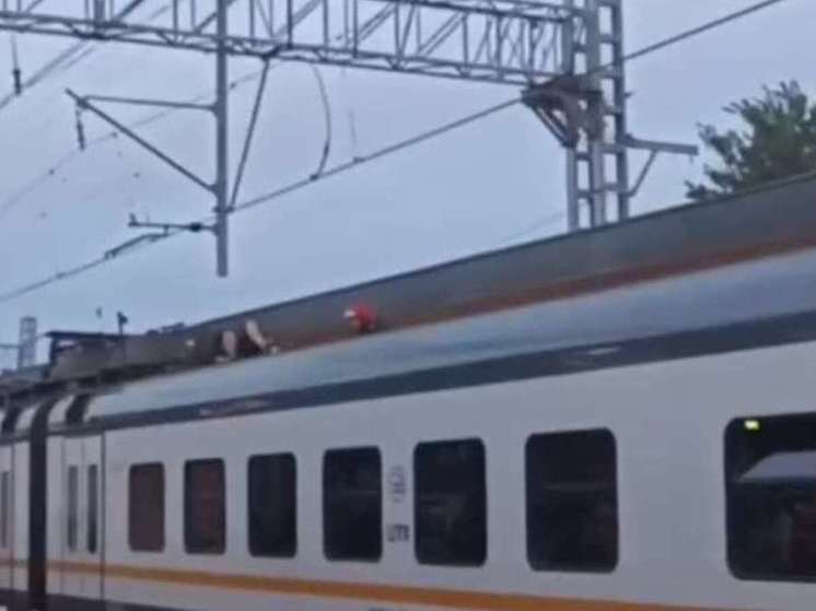 На станции «Баковка» с крыши электрички сняли зацепера