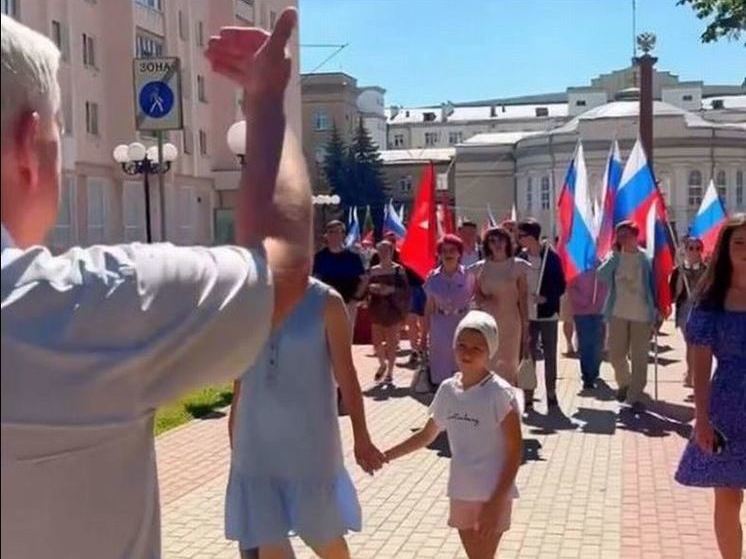 В Орле в День молодёжи организовали экскурсию по бульвару Победы