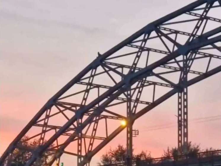 Мужчина попытался совершить прыжок с Рогачевского моста